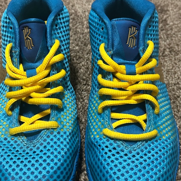 RARE!! Nike Kyrie 1 Cereal Basketball Shoe NWOB!!! - Picture 3 of 4